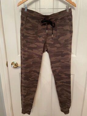 Zyia Active Unwind Joggers Green Camo